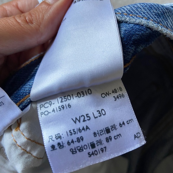 Levi's // Slightly Distressed 501 Jeans // Size 25 - Picture 8 of 12